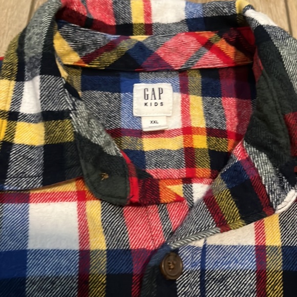 EUC XXL GAP Plaid Button Up - Picture 2 of 4